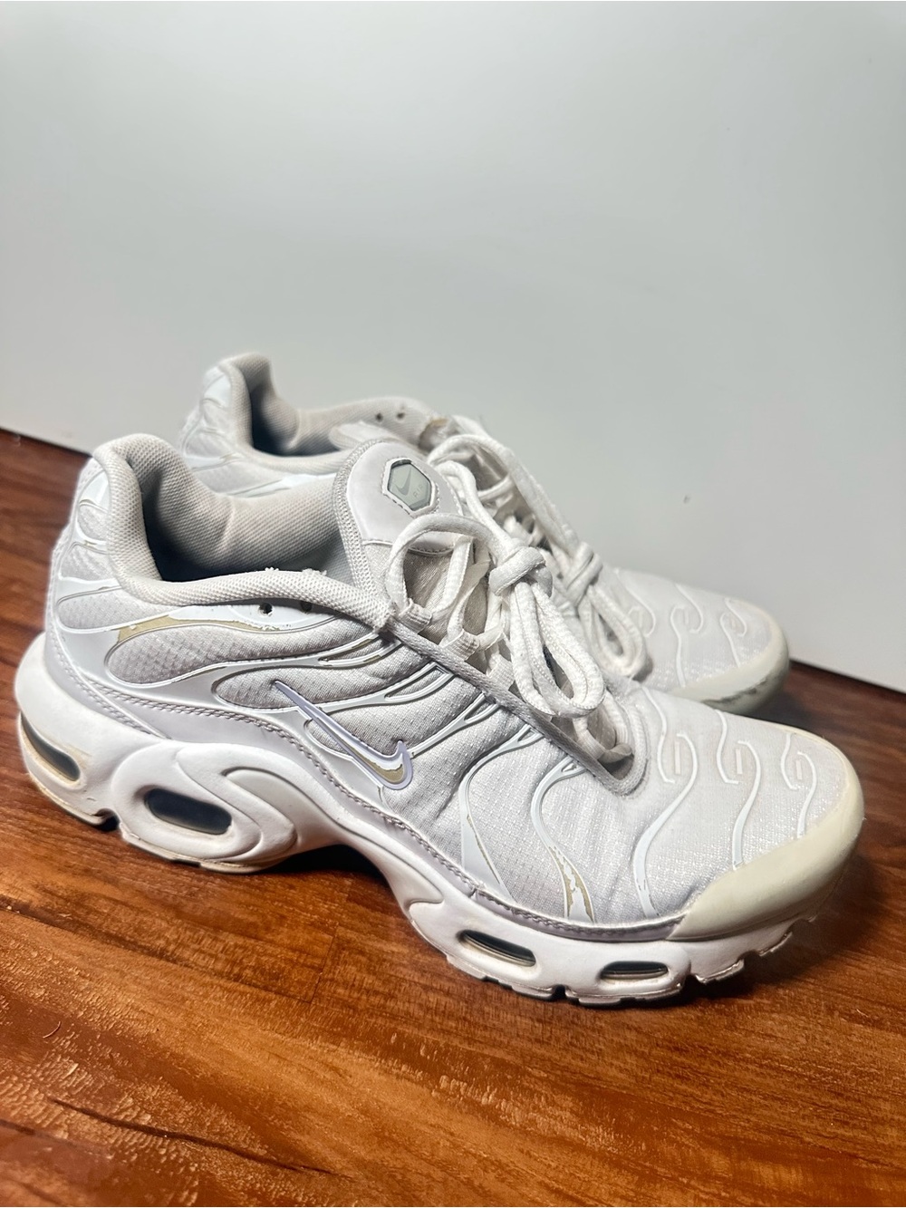 Nike Air Max Plus TN "Triple White" (GS) - Size US 6.5Y / Women 8 / EUR 39